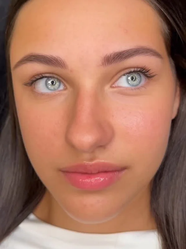 Cejas con microblading hechas por Valeria Luna, clienta 3
